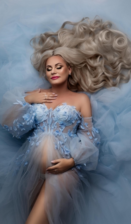 Luksuslik helesinine tüllkleit lillemotiividega